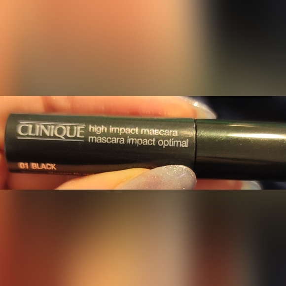 Clinique Full Size Dramatically Different Moisturizing Lotion and Bonus Gift Bag - Picture 6 of 6